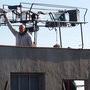 Hervé Ribatto manœuvrant une Technocrane sur le tournage de "L'Empereur de Paris" - Photo François Tille 