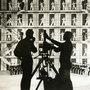 Sur le tournage de "Broadway to Hollywood" de Willard Mack, photographié par Norbert Brodine et William H. Daniels (1933) - (…) 