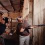 Emmanuel Machuel, à gauche, main au visage, et Charles Bitsch sur le tournage de "Jeux de vilains", en 1992 - DR - Archives Charles (...) 