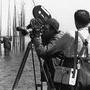 Michel Brault, à la caméra, sur le tournage de "Pour la suite du monde", en 1962 - DR 