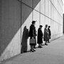 Vivian Maier, "New York, 31 octobre 1954" - tirage argentique, 2012 © Estate of Vivian Maier, Courtesy of Maloof Collection and Howard (…) 
