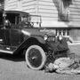 Taxi muni d'un anti-écraseur, 1924 - Collection CNRS 