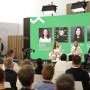 Lors de la 'Table ronde sur la production virtuelle" organisée par Sony - À gauche, Florence Quintin et Masafumi Hayakawa, et, assis de (…) 