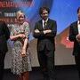 Lors de la remise du Prix "Pierre Angénieux ExcelLens in Cinematography" à Roger Deakins - De d. à d. : Jake Gyllenhaal, Frances Mc (...) 