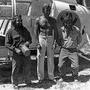 René Mathelin, à gauche, Jean-Paul Bemondo et Jean-Paul Schwartz sur le tournage du "Magnifique", en 1973 - Collection privée 