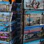 Les prix des cartes postales et autres souvenirs sont dans l'orange - Photo Jean-Noël Ferragut 