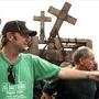 Francis Lawrence, viseur en main, et Philippe Rousselot - Sur le tournage de Constantine (2004) 