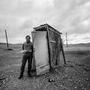 Yves Cape et les toilettes sur le plateau - Photo Sylvain Zambelli 