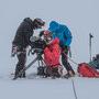 Une équipe dans le blizzard 