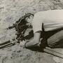 James Dean sur le tournage de "Giant" pour le film documentaire "The James Dean Story", 1957 - Tirage argentique (…) 