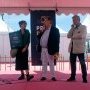 Angelo Cosimano remettant le Prix CST Jean Vivier de la Meilleure projection à Caroline Delpoux, au côté d'André Labbouz - Photo Jean-Noël (…) 