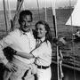 Jeanne Moreau et le chef machiniste Jean Gimelo sur 'Le Marin de Gibraltar" 