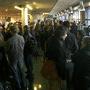 Les visiteurs dans l'enfilade des stands de l'espace Caméra au rez-de-chaussée de La fémis - Photo AFC Nelly (...) 