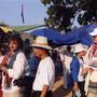 Sur le tournage, au Cambodge, de "Holy Lola", en 2004 - Alain Choquart, caméra sur l'épaule, un assistant khmer et Bertrand (...) 