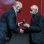 Philippe Rousselot, à droite, reçoit son "Lifetime Achievement Award" - Photo Pawel Skraba / Camerimage 