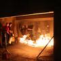 Utilisation d'une rampe à feu, des vraies flammes entourant les comédiens et l'équipe - DR - ©Marine Beauguion 