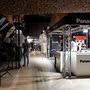 L'enfilade d'une des deux allées du Marché de Camerimage en pleine installation - Photo Jean-Noël Ferragut 