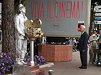 Viva il cinema ! ou le cinéma statufié sous le regard d'un festivalier