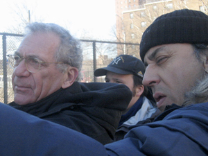 Un extérieur jour à Brooklyn (Sydnet Pollack, à gauche, et Darius Khondji