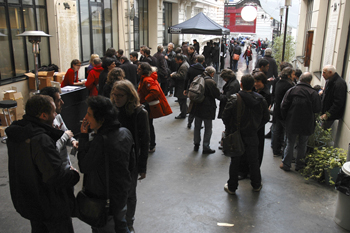 Visitors in La fémis main courtyard - © Nelly Florès - AFC