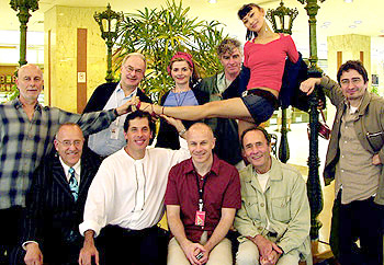 Eric Gautier, debout à droite, Philippe Soiero et Robert Fraisse assis devant lui à droite, à Bangkok lors de l'édition 2005