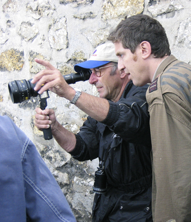 Sur le tournage de " L'Ecole pour tous " - Pierre Novion, l'œil au viseur, et Eric Rochant