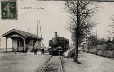 Saint-Héand, la gare - A gauche, Renato Berta accueilli à l'arrivée du train en gare de Saint-Héand