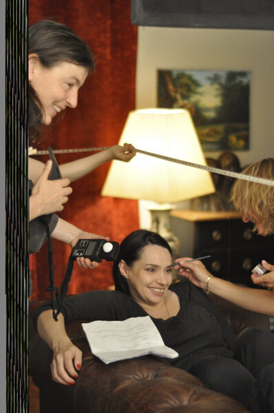 Hélène Louvart, à gauche cellule en main, et Béatrice Dalle - Sur le tournage de <i>Bye Bye Blondie</i> de Virginie Despentes