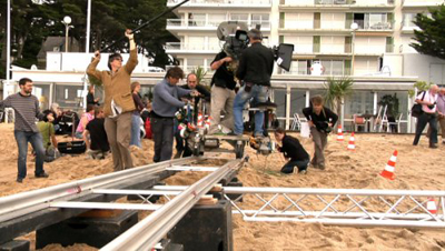 De gauche à droite : Olivier Burgaud (assistant son), Simon Magiolo (chef machiniste), Gilles Porte (derrière la caméra), Rodolphe Soucaret (1er ass. caméra), Samuel Lahu (2e ass. caméra)
