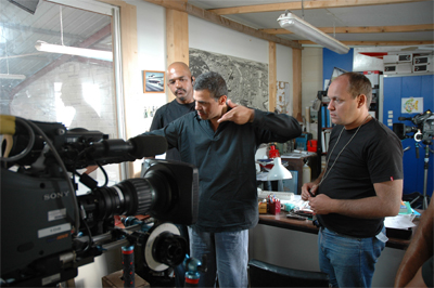 Sur le tournage de "La Graine et le mulet" - Abdellatif Kechiche, au centre, et Lubomir Bakchev, à droite<br class='manualbr' />(Photo Loïc Malavard)