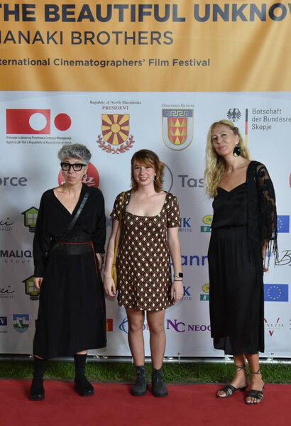 Raquel Fernandez Nunez, AEC, sur le tapis rouge avec ses consœurs - Photos officielles Manaki Brothers