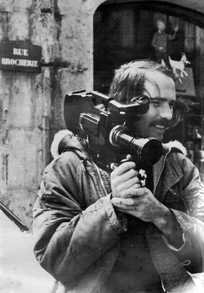 Jack Churchill, Aaton 16 à l'épaule, dans les rues de Grenoble (siège d'Aaton)