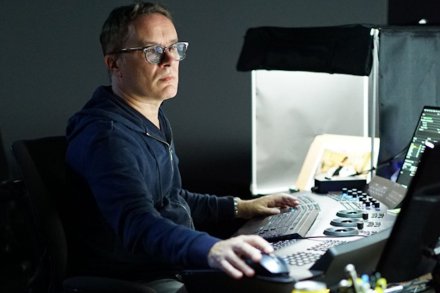 Yvan Lucas au travail sur une station Baselight