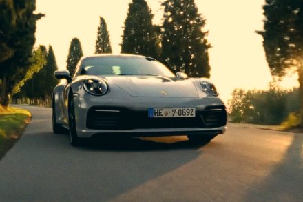 László Gaál utilise l'IA pour faire tourner les Porsche au pays de Ferrari "L'humour derrière la machine", par François Reumont