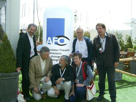 Laurent Dailland, Pierre-William Glenn, Yorgos Arvanitis, Jean-Noël Ferragut, Jean-Michel Humeau et Eric Guichard posent devant la structure gonflable aux armes de l'AFC, aimablement fournie par notre associé Airstar