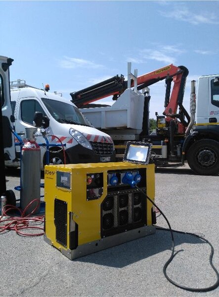 Le groupe Boxhy et sa bouteille d'hydrogène