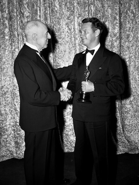 David Wark Griffith and Harry Stradling, with his Oscar Statuette - DR