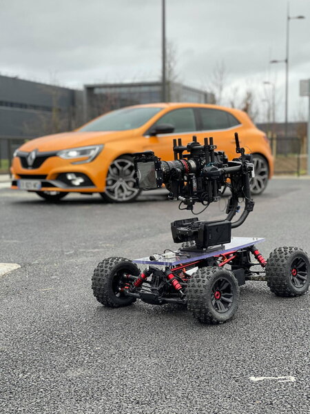 Tracking car