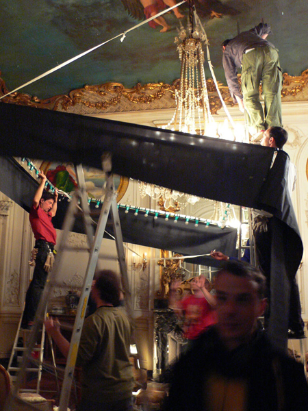 Installation d'un cadre alu - Tournage d'<i>Une vieille maîtresse</i> de Catherine Breillat