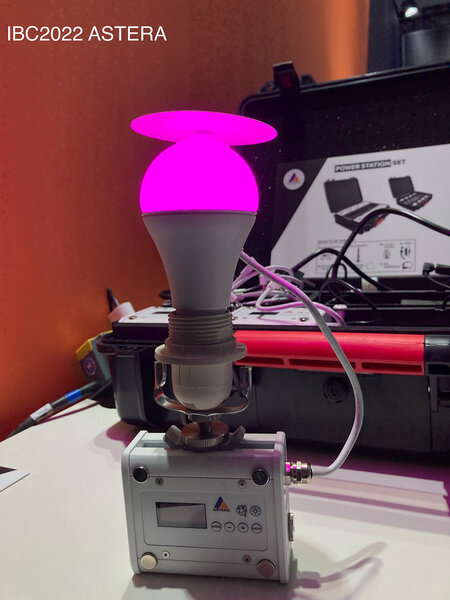 ... la NYX Bulb d'Astera avec son accessoire coupe-flux