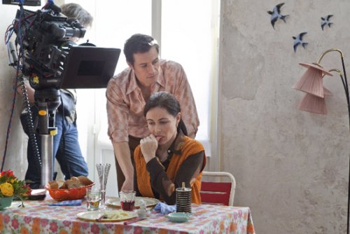 Stephano Accorci et Emmanuelle Béart à côté de la caméra D21 - sur le tournage de "Nous 3"