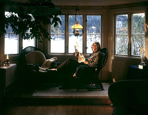 Sven Nykvist, Stockholm, Suède, 1995 - Photographie tirée de <i>Poets of Filmlight</i>, galerie de portraits de directeurs de la photo réalisée par <a href="http://www.jaxa.com" class="spip_out" rel="external">Piotr Jaxa</a> et visible sur son site