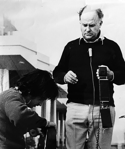 Gérard de Battista, Aaton 16 en mains, et Jean Rouch