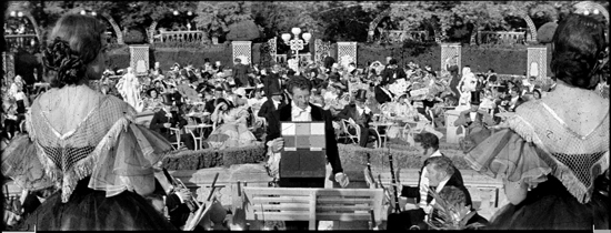 Photogramme de sélection trichrome au format 1:2,55 - "Lola Montès" photographié par Christian Matras <br class='manualbr' />© Les Films du Jeudi