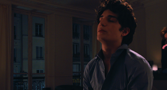 Louis Garrel, scène d'amour