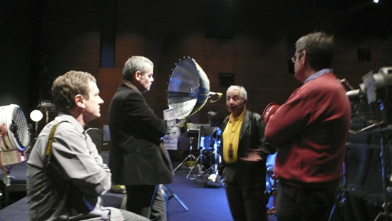 Marc Salomon, Laurent Mannoni, Willy Kurant, AFC et René Vaysses (RVZ Lumières) - Préparatifs de la conférence "La lumière" animée par Willy Kurant et Marc Salomon (Photo Jean-Noël Ferragut)