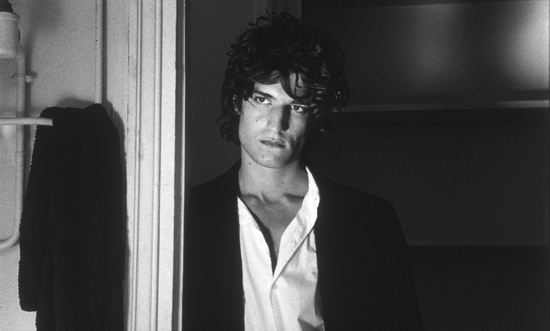 Louis Garrel - Photogramme extrait de <i>La Frontière de l'aube</i> de Philippe Garrel<br class='manualbr' />photographié par William Lubtchansky, AFC