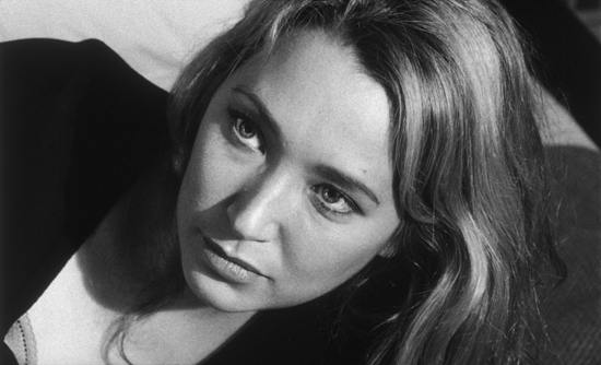 Laura Smet - Photogramme extrait de <i>La Frontière de l'aube</i> de Philippe Garrel<br class='manualbr' />photographié par William Lubtchansky, AFC