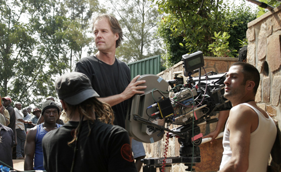 Marc Koninckx et Benoît Deleris, 1er assistant opérateur - Sur le tournage du <i>Jour où Dieu est parti en voyage</i> de Philippe Van Leeuw, à Kigali