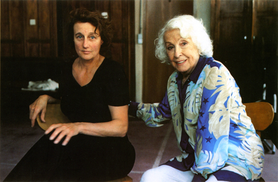 Caroline Champetier et Danièle Darrieux - Photo Pierre Thoretton, <i>Cahiers du cinéma</i>, octobre 2005